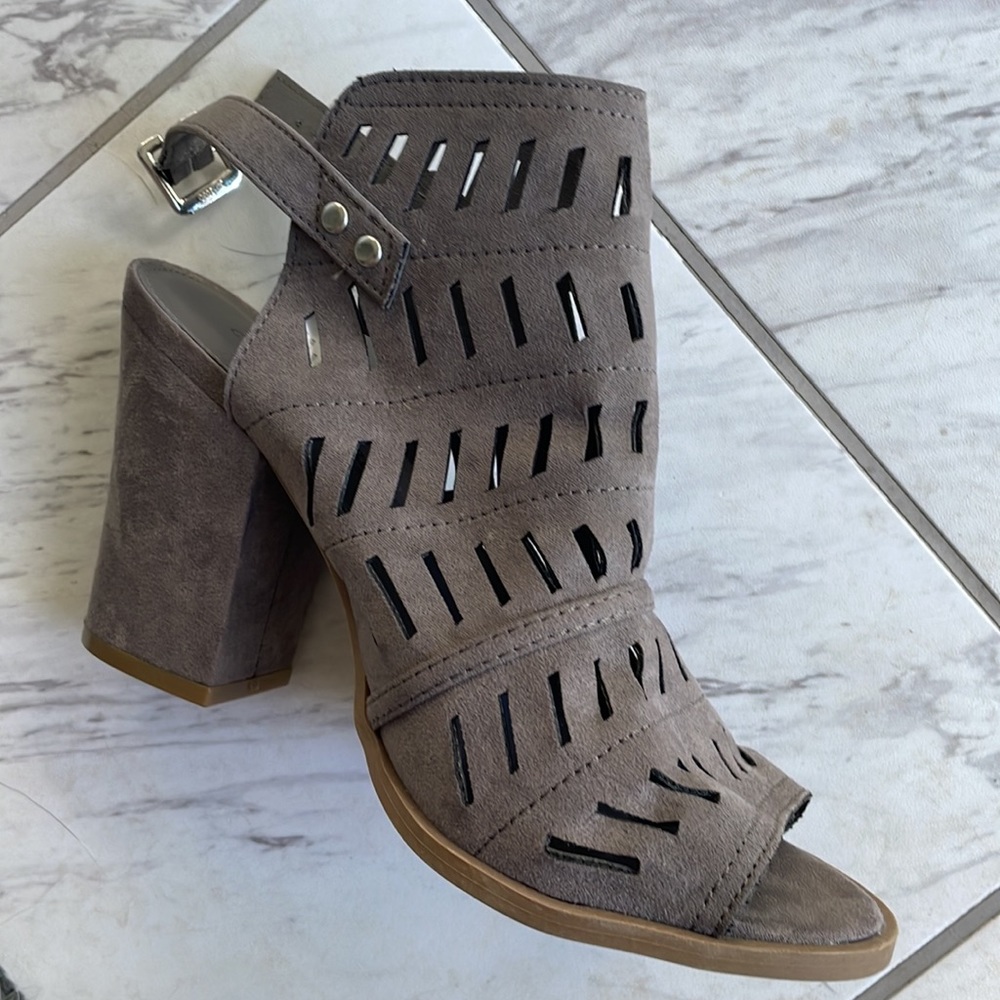 Cages heels